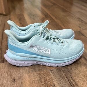 Hoka One One size 9